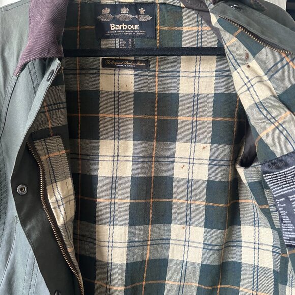 Barbour Women’s Classic Beadnell Jacket | Size 6 - Picture 4 of 5